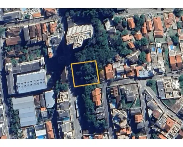 SÃO LOURENÇO/MG - Terreno com 1.600,00m² no Centro.