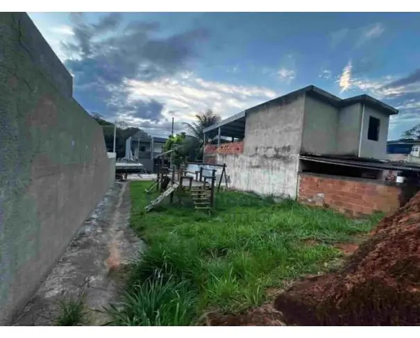 PIRAPETINGA/MG - Terreno urbano com 687,82m² no Bairro Santa Efigênia