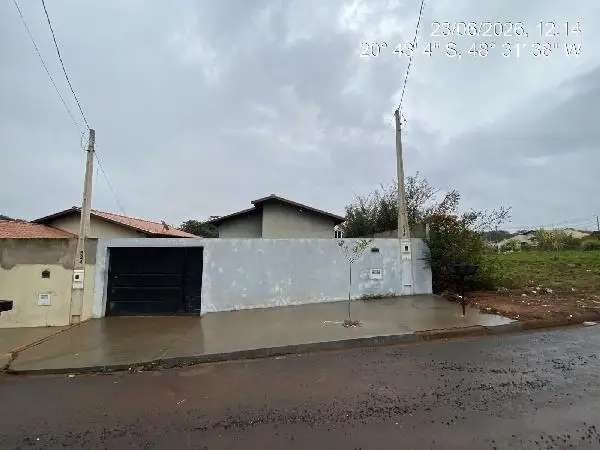 Prédio em leilão em Colina