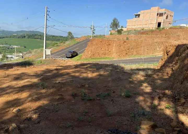 Terreno Urbano - Próximo ao novo contorno, ruas asfaltadas, parte alta, área em ascensão e valorização METRAG