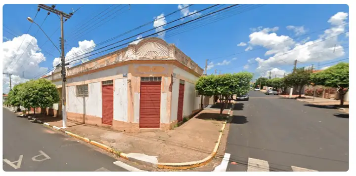Aberto para lances IMÓVEL RESIDENCIAL EM ESQUINA - TAMBAÚ/SP 1º Leilão: 0 427 R$ 602.821,48 09/10/20