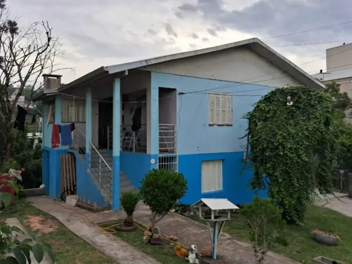 FRAÇÃO DE TERRAS URBANAS COM 434,50m² (CASA NÃO AVERBADA) EM CARLOS BARBOSA/RS