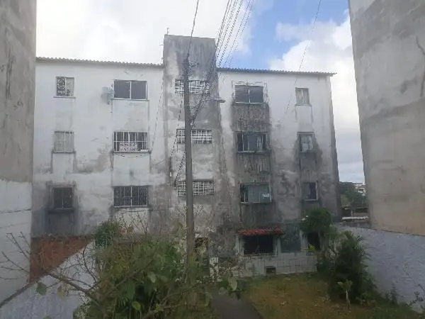 Imóvel em leilão - RUA  PROFESSOR JAIME DE SA MENEZES, N. 50, Apto 301, BL 50, CAJAZEIRAS VII, SALVADOR, BA
