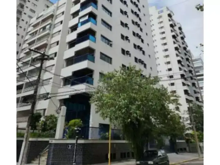 Apartamento em leilão em Guarujá