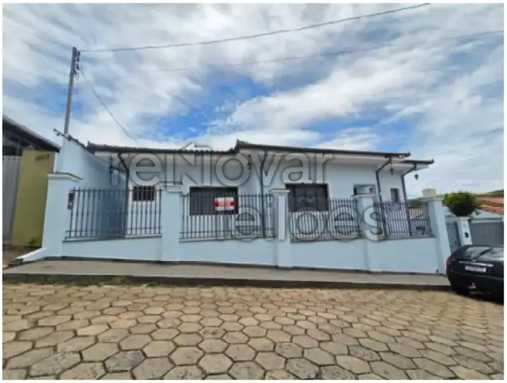 CASA DE DOIS PAVIMENTOS C / 300M² - OURO FINO / MG