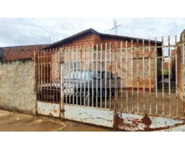 Residenciais em leilão em Lins