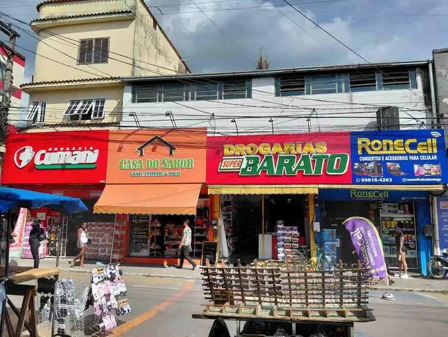 Comercial em leilão em Magé
