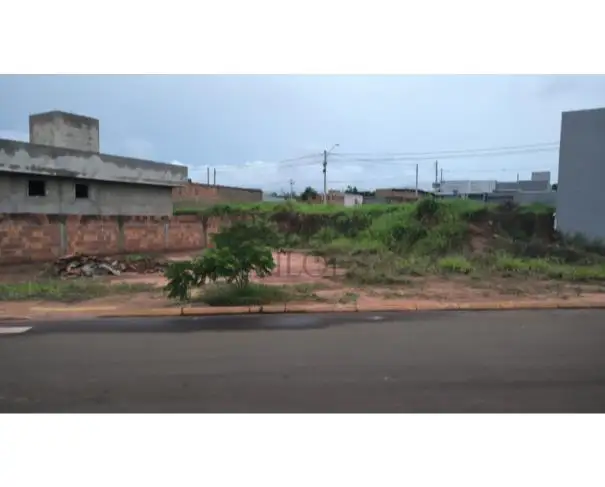 Terrenos em leilão em Guapiaçu
