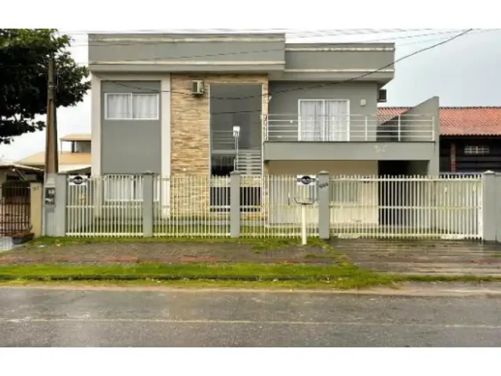 Casa em leilão em Guaratuba