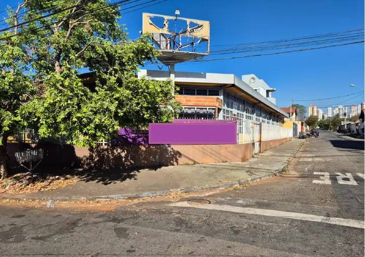 GOIÂNIA/GO – IMÓVEL URBANO DE 617,50 M² COM 3 SALÕES NO SETOR LESTE VILA NOVA