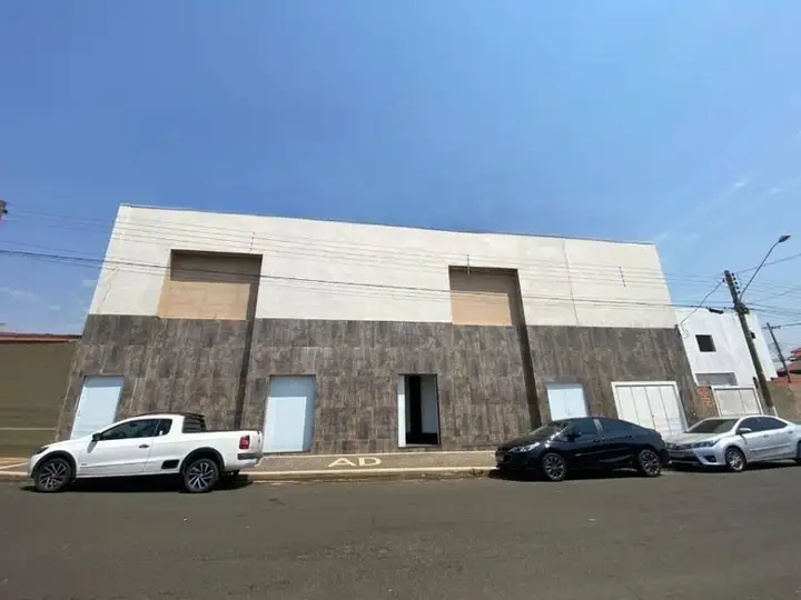 (75% de desconto) - Prédio 715m² com Terreno 600m² | Conchal-SP | Jardim Peris - 8 Escritórios, 1 Vaga - Condições de Pa