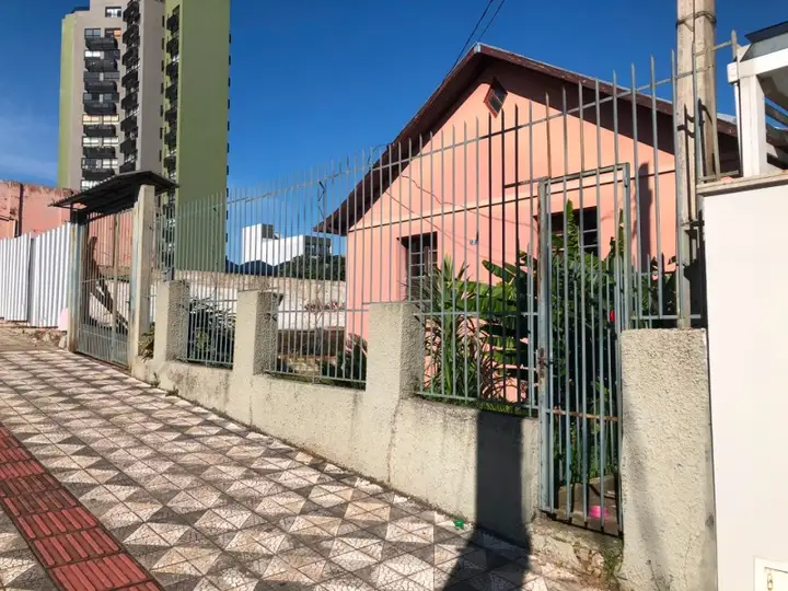 A FRAÇÃO IDEAL DE 3% (18,75M²) SOBRE PARTE DO LOTE URBANO Nº 05, da Rua Argentina, com área total de 625,00m² em ERECHIM/RS + A FRAÇÃO IDEAL DE 9,42% DAS BENFEITORIAS (duas CASAS MISTAS)