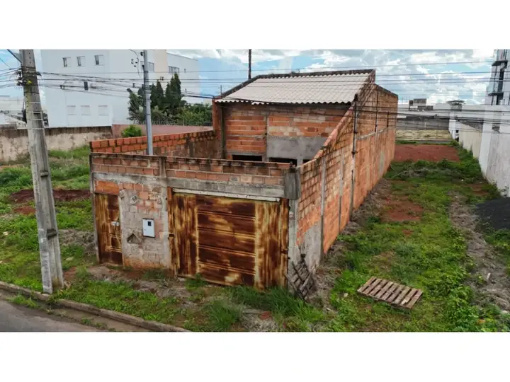 Leilão de Terreno c/Benfeitorias - Bairro Vida Nova - Uberlândia/MG cod: 236089