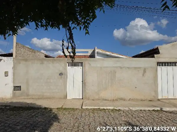 Casa em leilão em Acari