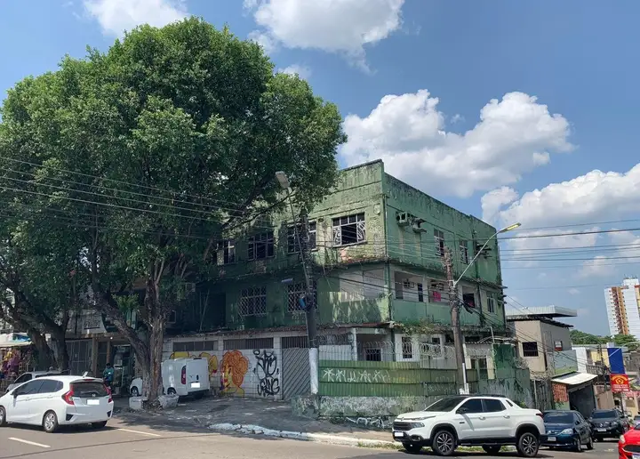 Prédios em leilão em Manaus