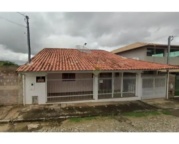 BICAS/MG - Casa com 3 quartos sendo um suíte no bairro Souza Mattos.