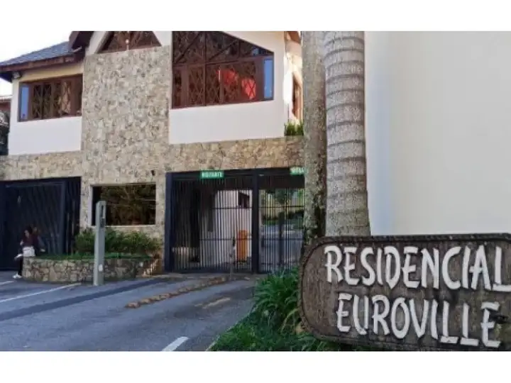 Casa em leilão em Carapicuíba
