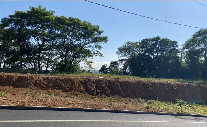 Terreno Urbano - Próximo ao novo contorno, ruas asfaltadas, parte alta, área em ascensão e valorização METRAG