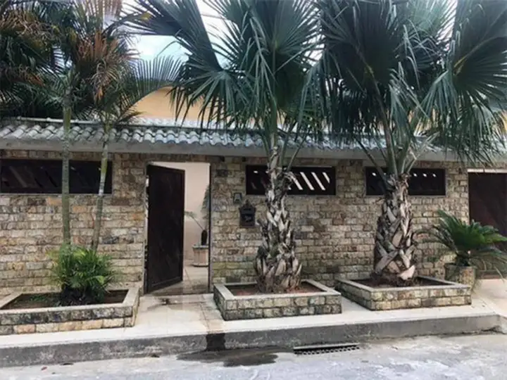 Casa em leilão em Magé