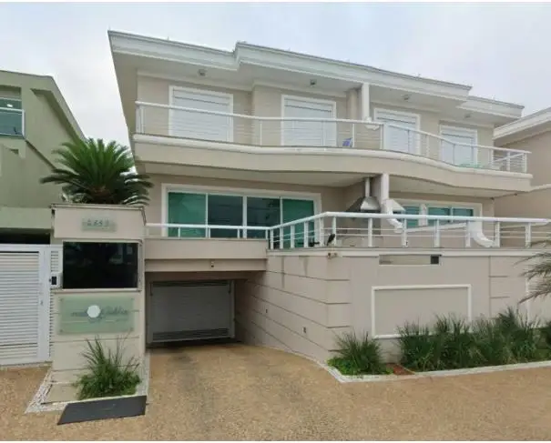 Residenciais em leilão em Guarujá