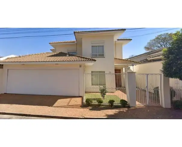 Residenciais em leilão em Assis